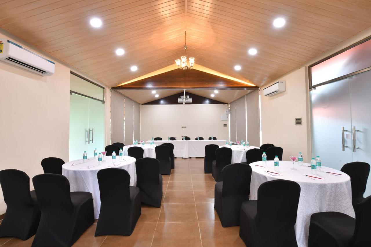 Arova Woods Zinc Journey By The Fern, Lonavala酒店 外观 照片